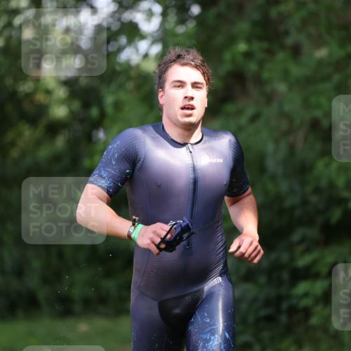 15.06.2025 - 7 Türme Triathlon Michael Strokosch http://msf.ph/oto/7967570 15.06.2025 12:51:53 Schwimmen 817, 940, 999 meine-sportfotos.de