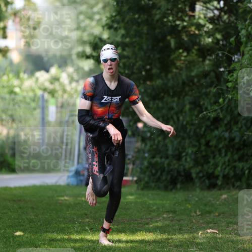 15.06.2025 - 7 Türme Triathlon Michael Strokosch http://msf.ph/oto/7967598 15.06.2025 12:51:59 Schwimmen 817, 940, 983 meine-sportfotos.de
