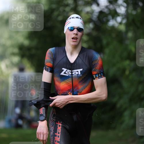 15.06.2025 - 7 Türme Triathlon Michael Strokosch http://msf.ph/oto/7967631 15.06.2025 12:52:01 Schwimmen 817, 940, 983 meine-sportfotos.de