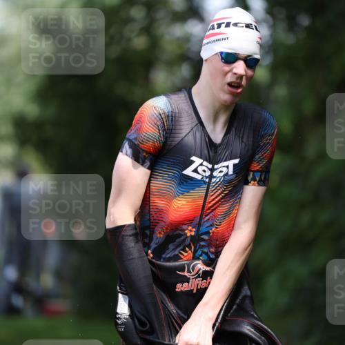 15.06.2025 - 7 Türme Triathlon Michael Strokosch http://msf.ph/oto/7967638 15.06.2025 12:52:02 Schwimmen 817, 940, 983 meine-sportfotos.de
