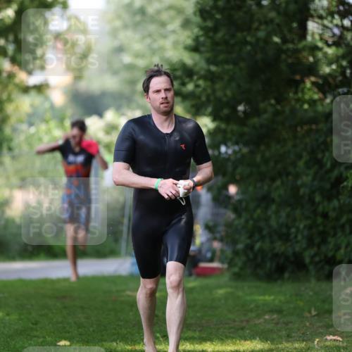 15.06.2025 - 7 Türme Triathlon Michael Strokosch http://msf.ph/oto/7967661 15.06.2025 12:52:16 Schwimmen 983 meine-sportfotos.de