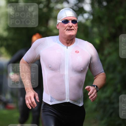 15.06.2025 - 7 Türme Triathlon Michael Strokosch http://msf.ph/oto/7967852 15.06.2025 12:53:08 Schwimmen 924, 1073 meine-sportfotos.de