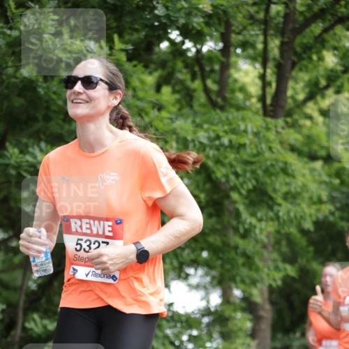 15.06.2025 - REWE Women's Run Jannik Wohlers http://msf.ph/oto/7967935 15.06.2025 10:03:02 Laufen 5327 meine-sportfotos.de