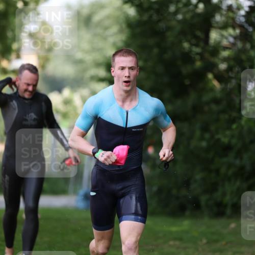 15.06.2025 - 7 Türme Triathlon Michael Strokosch http://msf.ph/oto/7967960 15.06.2025 12:53:48 Schwimmen 760, 862, 1072, 1133, 1156 meine-sportfotos.de