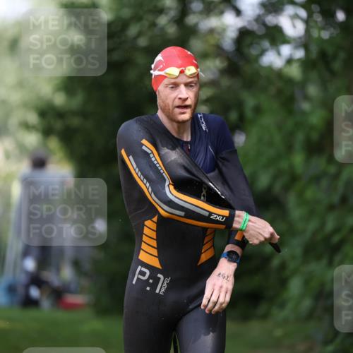 15.06.2025 - 7 Türme Triathlon Michael Strokosch http://msf.ph/oto/7968075 15.06.2025 12:54:04 Schwimmen 760, 862, 930, 990, 1016, 1045, 1181 meine-sportfotos.de