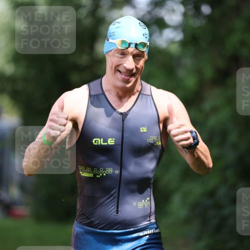 15.06.2025 - 7 Türme Triathlon Michael Strokosch http://msf.ph/oto/7968143 15.06.2025 12:54:10 Schwimmen 734, 760, 862, 930, 978, 990, 996, 1016, 1045, 1181 meine-sportfotos.de