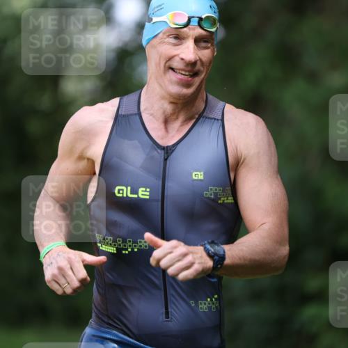 15.06.2025 - 7 Türme Triathlon Michael Strokosch http://msf.ph/oto/7968150 15.06.2025 12:54:10 Schwimmen 734, 760, 862, 930, 978, 990, 996, 1016, 1045, 1181 meine-sportfotos.de