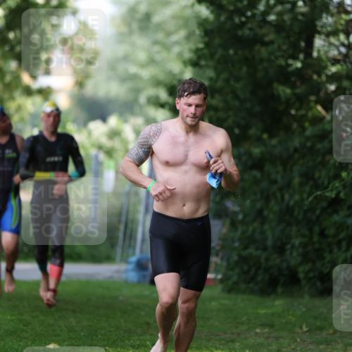 15.06.2025 - 7 Türme Triathlon Michael Strokosch http://msf.ph/oto/7968154 15.06.2025 12:54:13 Schwimmen 734, 760, 862, 930, 978, 990, 996, 1016, 1045, 1181 meine-sportfotos.de