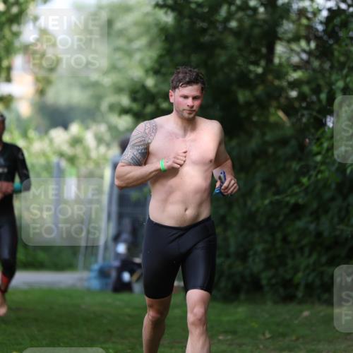 15.06.2025 - 7 Türme Triathlon Michael Strokosch http://msf.ph/oto/7968157 15.06.2025 12:54:14 Schwimmen 707, 734, 760, 862, 930, 978, 990, 996, 1016, 1045, 1181 meine-sportfotos.de