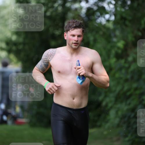 15.06.2025 - 7 Türme Triathlon Michael Strokosch http://msf.ph/oto/7968169 15.06.2025 12:54:15 Schwimmen 707, 734, 760, 862, 930, 978, 990, 996, 1016, 1045, 1181 meine-sportfotos.de