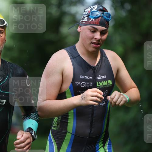 15.06.2025 - 7 Türme Triathlon Michael Strokosch http://msf.ph/oto/7968200 15.06.2025 12:54:19 Schwimmen 707, 734, 802, 930, 978, 990, 996, 1006, 1016, 1045, 1181 meine-sportfotos.de