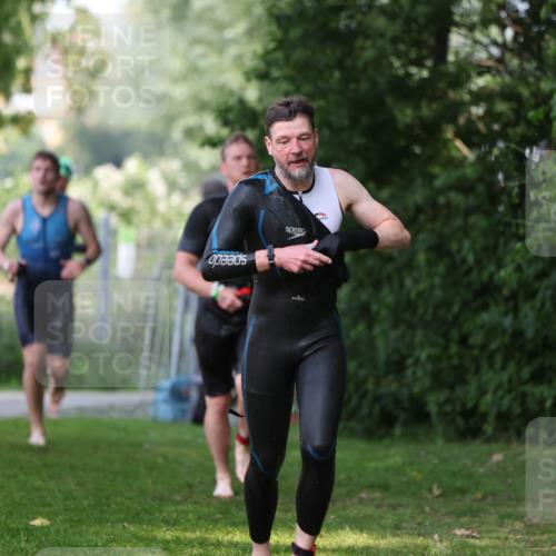 15.06.2025 - 7 Türme Triathlon Michael Strokosch http://msf.ph/oto/7968205 15.06.2025 12:54:21 Schwimmen 707, 734, 802, 930, 978, 990, 996, 1006, 1016, 1045, 1105, 1181 meine-sportfotos.de