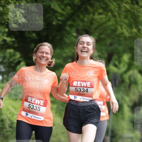 15.06.2025 - REWE Women's Run Jannik Wohlers http://msf.ph/oto/7968207 15.06.2025 10:03:21 Laufen 5335, 5334, 2 meine-sportfotos.de