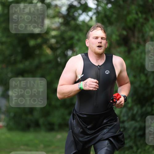 15.06.2025 - 7 Türme Triathlon Michael Strokosch http://msf.ph/oto/7968255 15.06.2025 12:54:25 Schwimmen 707, 734, 802, 930, 978, 990, 996, 998, 1006, 1016, 1045, 1104, 1105 meine-sportfotos.de