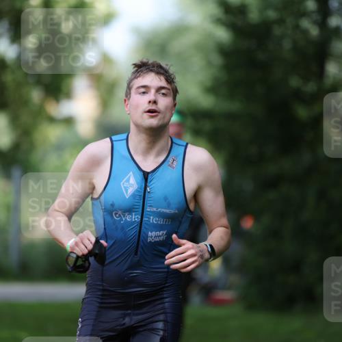 15.06.2025 - 7 Türme Triathlon Michael Strokosch http://msf.ph/oto/7968260 15.06.2025 12:54:26 Schwimmen 707, 734, 802, 930, 978, 990, 996, 998, 1006, 1016, 1104, 1105 meine-sportfotos.de