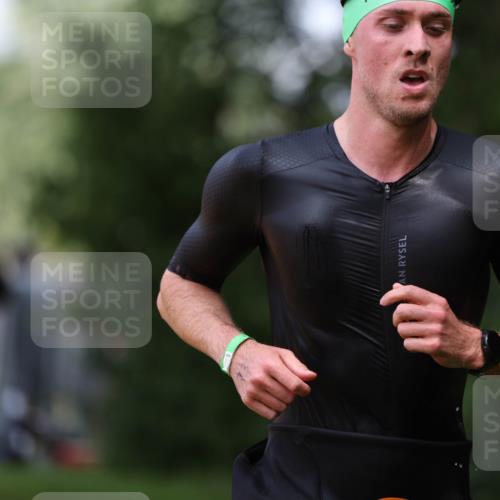 15.06.2025 - 7 Türme Triathlon Michael Strokosch http://msf.ph/oto/7968301 15.06.2025 12:54:29 Schwimmen 707, 734, 740, 802, 930, 978, 996, 998, 1006, 1016, 1104, 1105 meine-sportfotos.de