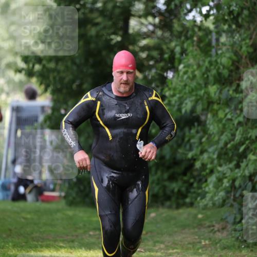 15.06.2025 - 7 Türme Triathlon Michael Strokosch http://msf.ph/oto/7968321 15.06.2025 12:54:33 Schwimmen 707, 734, 740, 802, 916, 939, 978, 996, 998, 1006, 1104, 1105 meine-sportfotos.de