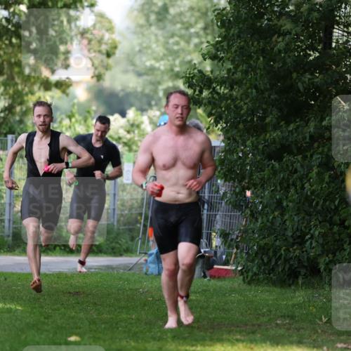 15.06.2025 - 7 Türme Triathlon Michael Strokosch http://msf.ph/oto/7968338 15.06.2025 12:54:35 Schwimmen 707, 719, 734, 740, 802, 916, 939, 945, 978, 996, 998, 1006, 1104, 1105 meine-sportfotos.de