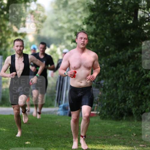 15.06.2025 - 7 Türme Triathlon Michael Strokosch http://msf.ph/oto/7968352 15.06.2025 12:54:35 Schwimmen 707, 719, 734, 740, 802, 916, 939, 945, 978, 996, 998, 1006, 1104, 1105 meine-sportfotos.de