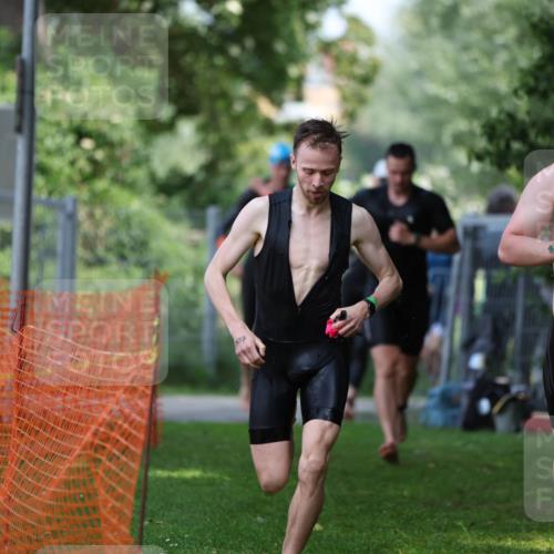 15.06.2025 - 7 Türme Triathlon Michael Strokosch http://msf.ph/oto/7968362 15.06.2025 12:54:36 Schwimmen 707, 719, 734, 740, 802, 916, 939, 945, 996, 998, 1006, 1104, 1105, 1182 meine-sportfotos.de