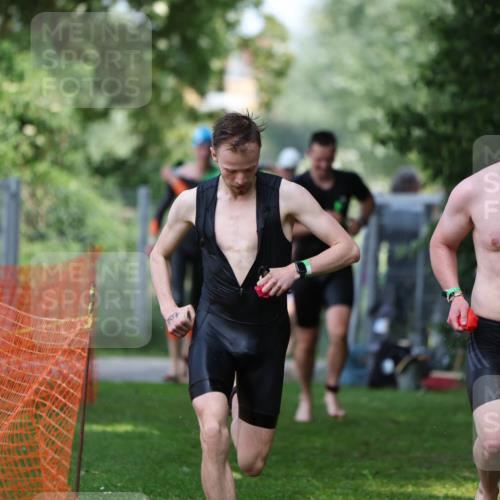 15.06.2025 - 7 Türme Triathlon Michael Strokosch http://msf.ph/oto/7968365 15.06.2025 12:54:37 Schwimmen 707, 719, 734, 740, 802, 916, 939, 945, 998, 1006, 1104, 1105, 1182 meine-sportfotos.de