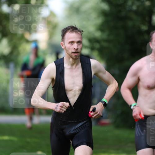 15.06.2025 - 7 Türme Triathlon Michael Strokosch http://msf.ph/oto/7968375 15.06.2025 12:54:37 Schwimmen 707, 719, 734, 740, 802, 916, 939, 945, 998, 1006, 1104, 1105, 1182 meine-sportfotos.de