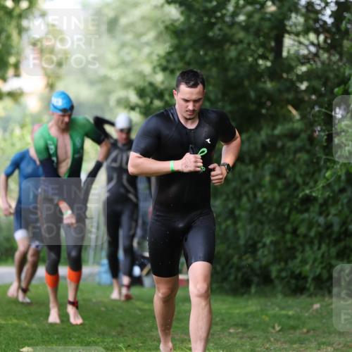 15.06.2025 - 7 Türme Triathlon Michael Strokosch http://msf.ph/oto/7968384 15.06.2025 12:54:39 Schwimmen 707, 719, 734, 740, 802, 916, 939, 945, 998, 1006, 1024, 1104, 1105, 1182 meine-sportfotos.de