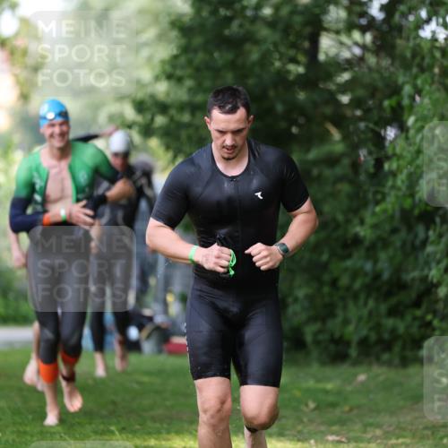 15.06.2025 - 7 Türme Triathlon Michael Strokosch http://msf.ph/oto/7968395 15.06.2025 12:54:40 Schwimmen 707, 719, 740, 802, 916, 939, 945, 998, 1006, 1024, 1104, 1105, 1182 meine-sportfotos.de