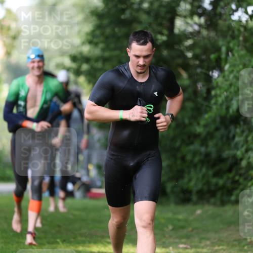 15.06.2025 - 7 Türme Triathlon Michael Strokosch http://msf.ph/oto/7968397 15.06.2025 12:54:40 Schwimmen 707, 719, 740, 802, 916, 939, 945, 998, 1006, 1024, 1104, 1105, 1182 meine-sportfotos.de