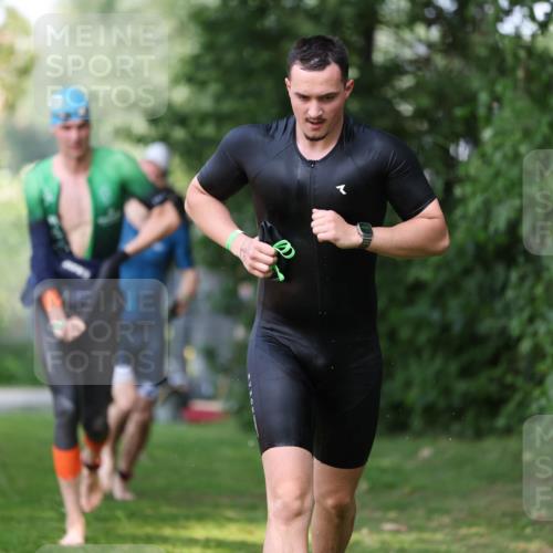 15.06.2025 - 7 Türme Triathlon Michael Strokosch http://msf.ph/oto/7968403 15.06.2025 12:54:40 Schwimmen 707, 719, 740, 802, 916, 939, 945, 998, 1006, 1024, 1104, 1105, 1182 meine-sportfotos.de