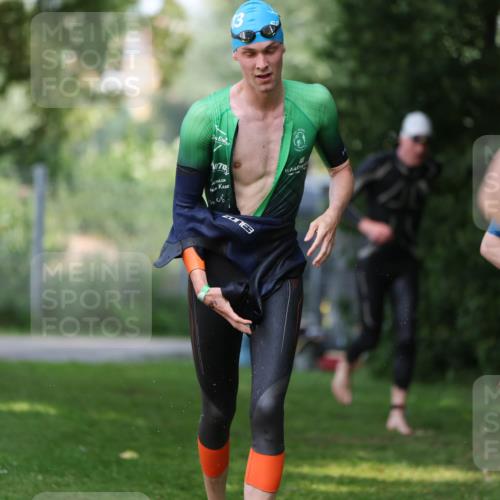 15.06.2025 - 7 Türme Triathlon Michael Strokosch http://msf.ph/oto/7968416 15.06.2025 12:54:42 Schwimmen 707, 719, 740, 802, 916, 939, 945, 998, 1006, 1024, 1104, 1105, 1182 meine-sportfotos.de