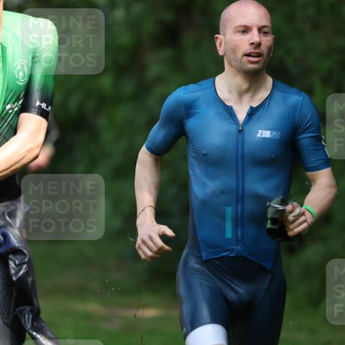 15.06.2025 - 7 Türme Triathlon Michael Strokosch http://msf.ph/oto/7968429 15.06.2025 12:54:43 Schwimmen 707, 719, 740, 802, 881, 916, 939, 945, 998, 1006, 1024, 1104, 1105, 1182 meine-sportfotos.de