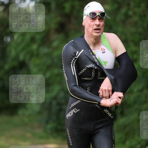 15.06.2025 - 7 Türme Triathlon Michael Strokosch http://msf.ph/oto/7968463 15.06.2025 12:54:47 Schwimmen 157, 719, 723, 740, 762, 802, 881, 916, 939, 945, 998, 1006, 1024, 1104, 1105, 1182 meine-sportfotos.de