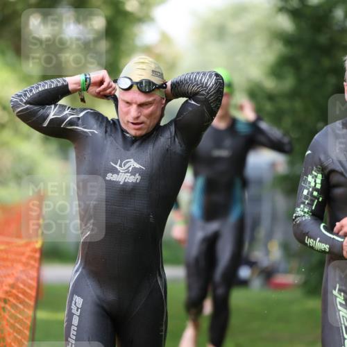 15.06.2025 - 7 Türme Triathlon Michael Strokosch http://msf.ph/oto/7968499 15.06.2025 12:54:52 Schwimmen 157, 701, 719, 723, 740, 762, 881, 916, 939, 945, 998, 1024, 1104, 1182 meine-sportfotos.de