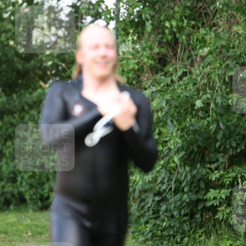 15.06.2025 - 7 Türme Triathlon Michael Strokosch http://msf.ph/oto/7968539 15.06.2025 12:54:57 Schwimmen 157, 701, 719, 723, 740, 762, 846, 881, 916, 939, 945, 950, 952, 1019, 1024, 1152, 1182 meine-sportfotos.de