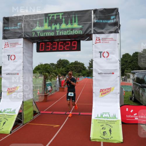 15.06.2025 - 7 Türme Triathlon Michael Strokosch http://msf.ph/oto/7968544 15.06.2025 13:36:29 Ziel 460 meine-sportfotos.de