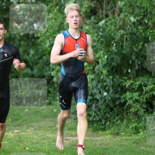 15.06.2025 - 7 Türme Triathlon Michael Strokosch http://msf.ph/oto/7968614 15.06.2025 12:55:07 Schwimmen 157, 701, 723, 727, 745, 762, 769, 772, 801, 846, 859, 865, 881, 950, 952, 1019, 1024, 1152 meine-sportfotos.de