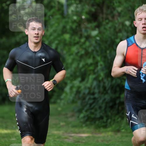 15.06.2025 - 7 Türme Triathlon Michael Strokosch http://msf.ph/oto/7968631 15.06.2025 12:55:08 Schwimmen 157, 701, 723, 727, 745, 762, 769, 772, 801, 846, 859, 865, 881, 950, 952, 1019, 1024, 1152 meine-sportfotos.de