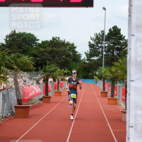 15.06.2025 - 7 Türme Triathlon Michael Strokosch http://msf.ph/oto/7968722 15.06.2025 13:46:14 Ziel 817 meine-sportfotos.de