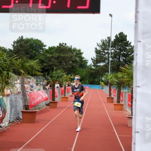 15.06.2025 - 7 Türme Triathlon Michael Strokosch http://msf.ph/oto/7968728 15.06.2025 13:46:15 Ziel 817 meine-sportfotos.de