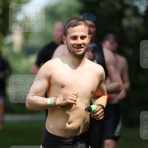 15.06.2025 - 7 Türme Triathlon Michael Strokosch http://msf.ph/oto/7968743 15.06.2025 12:55:20 Schwimmen 727, 745, 769, 772, 784, 792, 797, 801, 846, 859, 865, 927, 950, 952, 955, 1011, 1019, 1075, 1152, 1169 meine-sportfotos.de