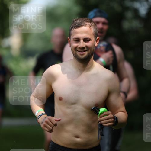 15.06.2025 - 7 Türme Triathlon Michael Strokosch http://msf.ph/oto/7968746 15.06.2025 12:55:20 Schwimmen 727, 745, 769, 772, 784, 792, 797, 801, 846, 859, 865, 927, 950, 952, 955, 1011, 1019, 1075, 1152, 1169 meine-sportfotos.de