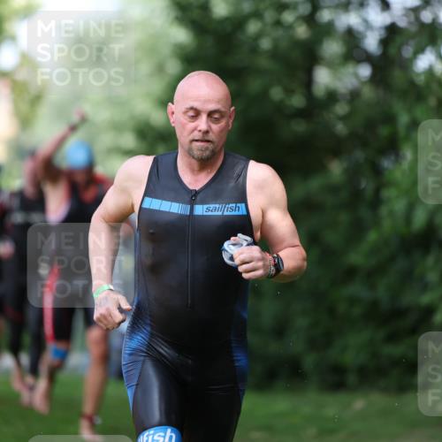 15.06.2025 - 7 Türme Triathlon Michael Strokosch http://msf.ph/oto/7968784 15.06.2025 12:55:25 Schwimmen 727, 745, 763, 769, 772, 784, 792, 797, 801, 805, 859, 865, 879, 927, 955, 1011, 1019, 1029, 1075, 1152, 1169 meine-sportfotos.de