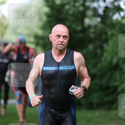 15.06.2025 - 7 Türme Triathlon Michael Strokosch http://msf.ph/oto/7968789 15.06.2025 12:55:25 Schwimmen 727, 745, 763, 769, 772, 784, 792, 797, 801, 805, 859, 865, 879, 927, 955, 1011, 1019, 1029, 1075, 1152, 1169 meine-sportfotos.de