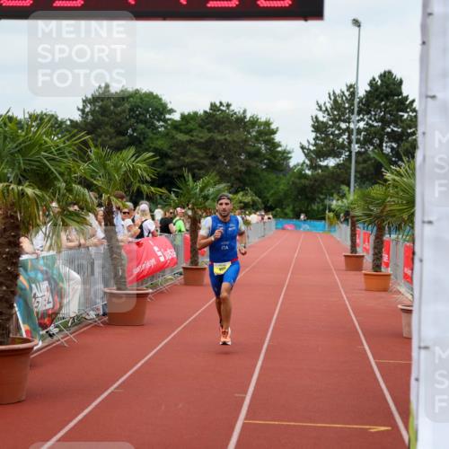 15.06.2025 - 7 Türme Triathlon Michael Strokosch http://msf.ph/oto/7968852 15.06.2025 13:47:58 Ziel 1171, 1182 meine-sportfotos.de