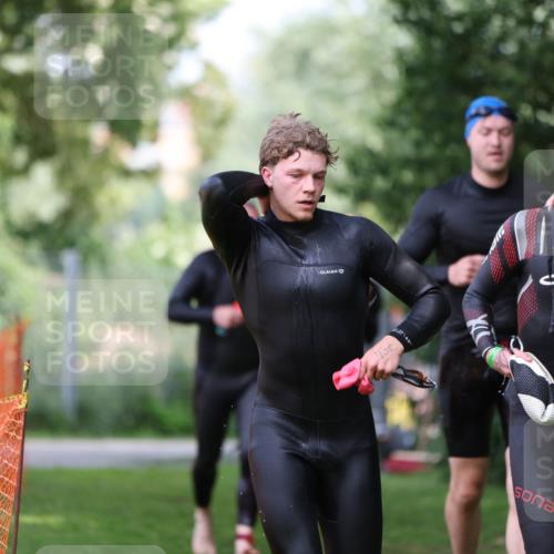 15.06.2025 - 7 Türme Triathlon Michael Strokosch http://msf.ph/oto/7968856 15.06.2025 12:55:30 Schwimmen 727, 745, 755, 763, 769, 784, 792, 797, 801, 805, 859, 877, 879, 919, 927, 955, 1011, 1029, 1075, 1169 meine-sportfotos.de