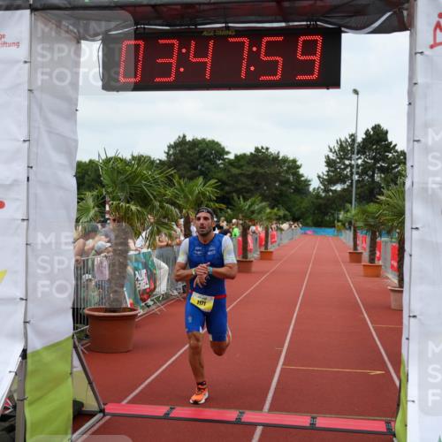 15.06.2025 - 7 Türme Triathlon Michael Strokosch http://msf.ph/oto/7968866 15.06.2025 13:47:59 Ziel 1171, 1182 meine-sportfotos.de