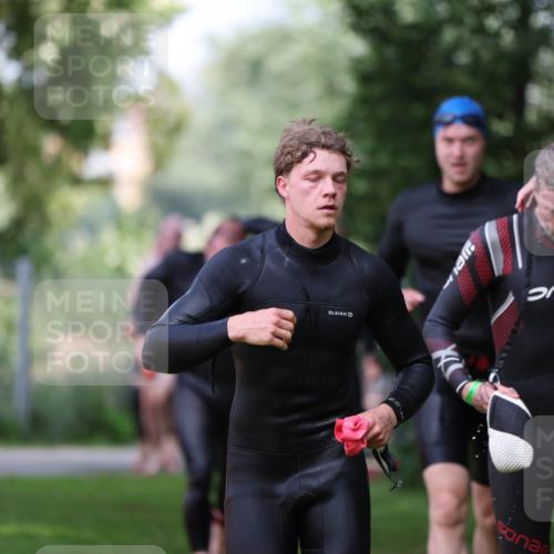 15.06.2025 - 7 Türme Triathlon Michael Strokosch http://msf.ph/oto/7968868 15.06.2025 12:55:30 Schwimmen 727, 745, 755, 763, 769, 784, 792, 797, 801, 805, 859, 877, 879, 919, 927, 955, 1011, 1029, 1075, 1169 meine-sportfotos.de