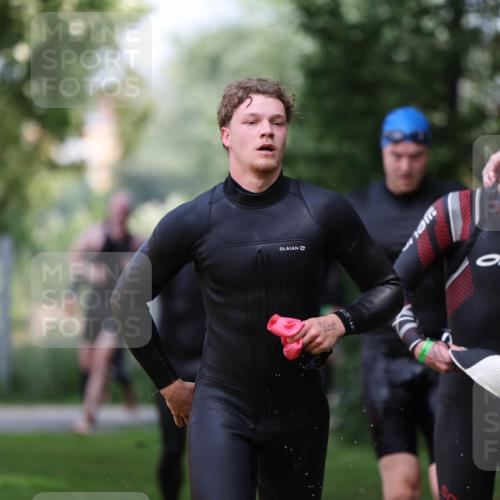 15.06.2025 - 7 Türme Triathlon Michael Strokosch http://msf.ph/oto/7968872 15.06.2025 12:55:30 Schwimmen 727, 745, 755, 763, 769, 784, 792, 797, 801, 805, 859, 877, 879, 919, 927, 955, 1011, 1029, 1075, 1169 meine-sportfotos.de