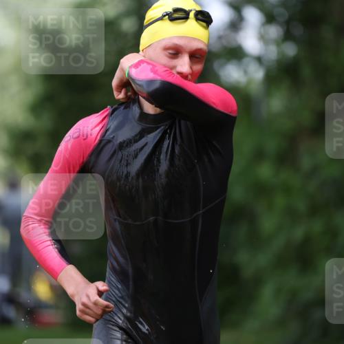 15.06.2025 - 7 Türme Triathlon Michael Strokosch http://msf.ph/oto/7969026 15.06.2025 12:55:43 Schwimmen 708, 755, 763, 792, 797, 805, 818, 833, 877, 879, 895, 919, 927, 955, 1011, 1023, 1029, 1071, 1144, 1153, 1169, 1177 meine-sportfotos.de